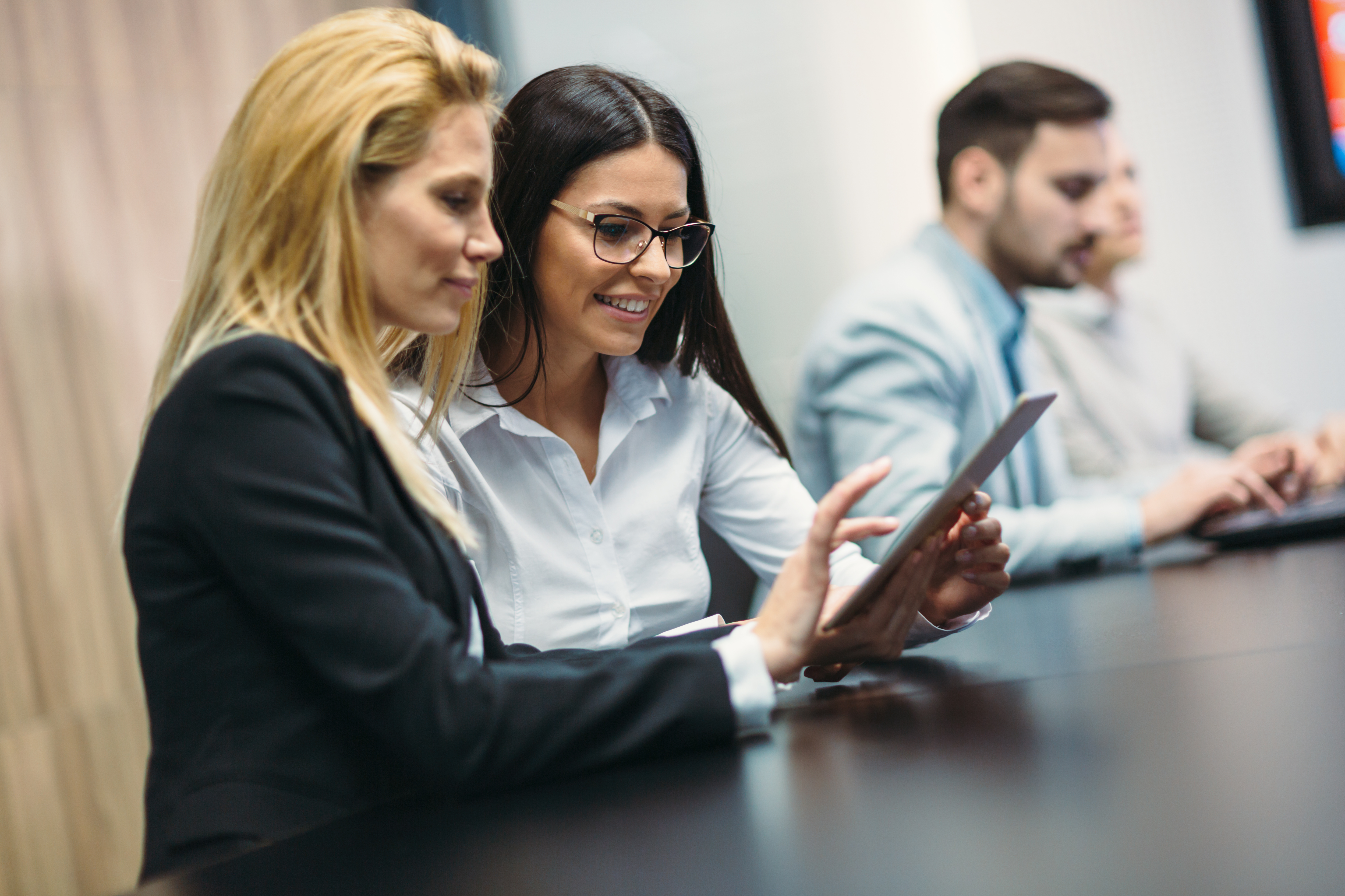 Data act GDPR kvinna ipad 